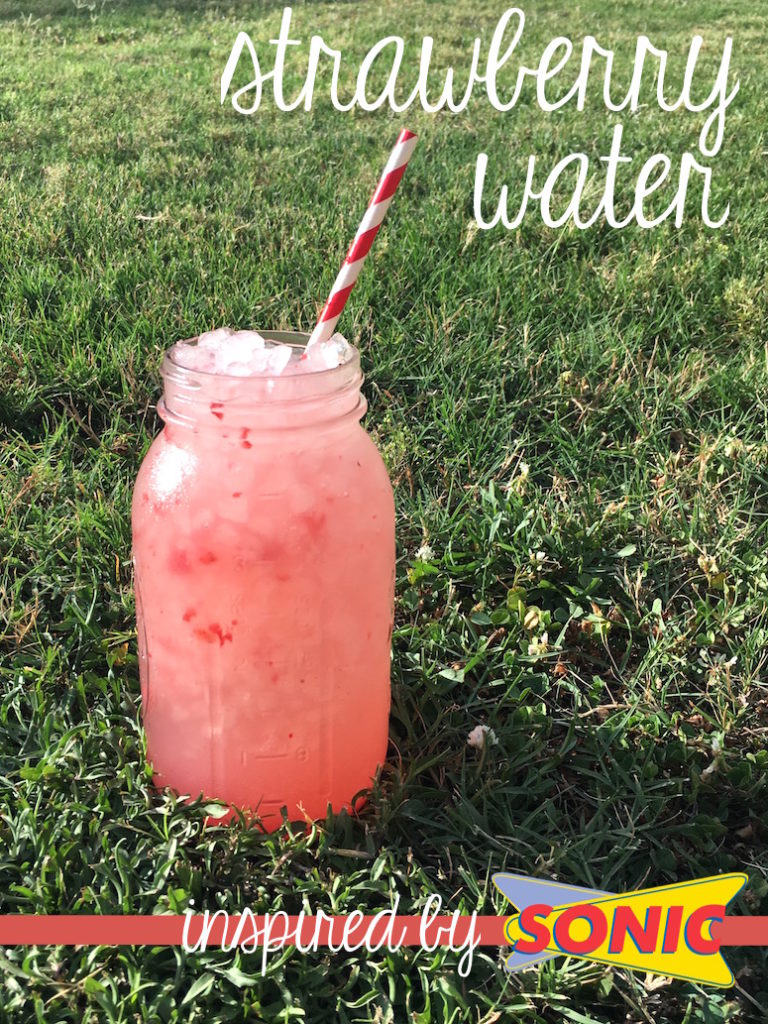 Strawberry Water | theVeggieGirl.com